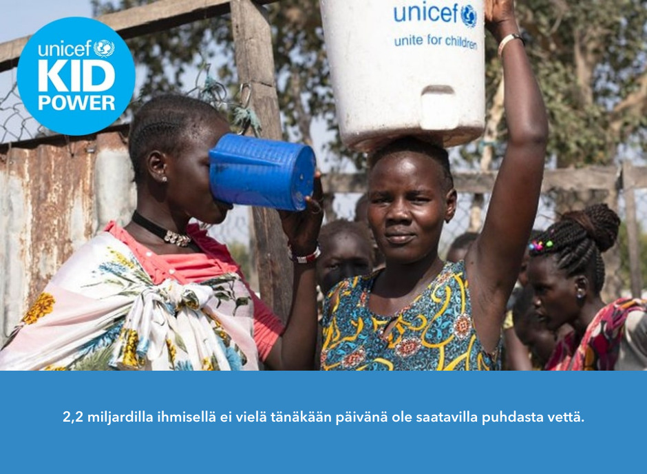 Unicef, naiset kantavat vettä